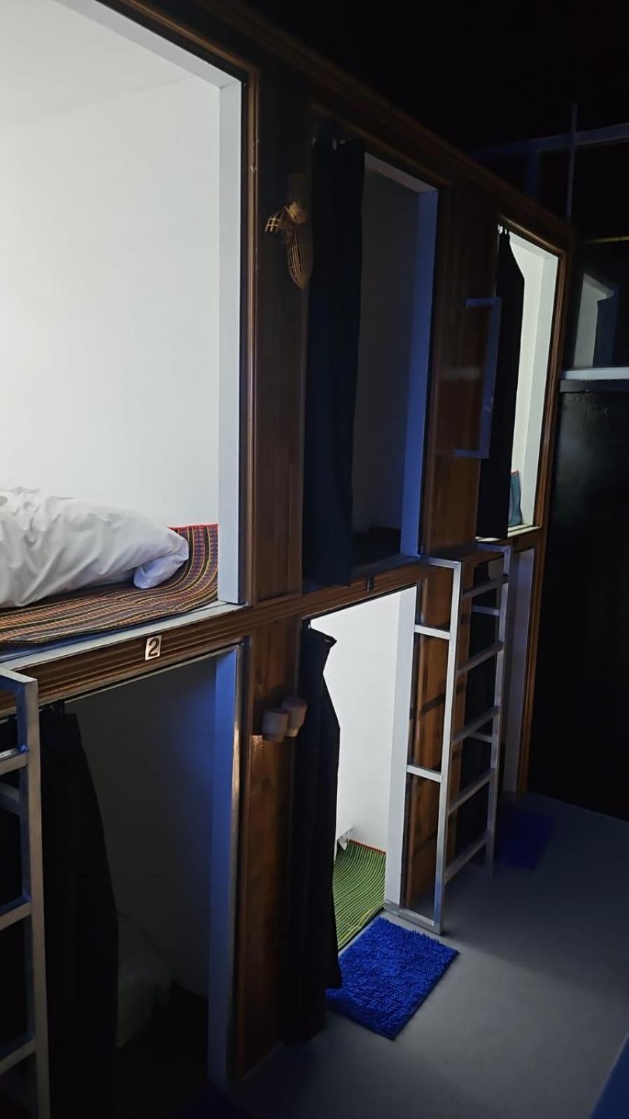 Kai Lions International Capsule Hostel Паксе Экстерьер фото